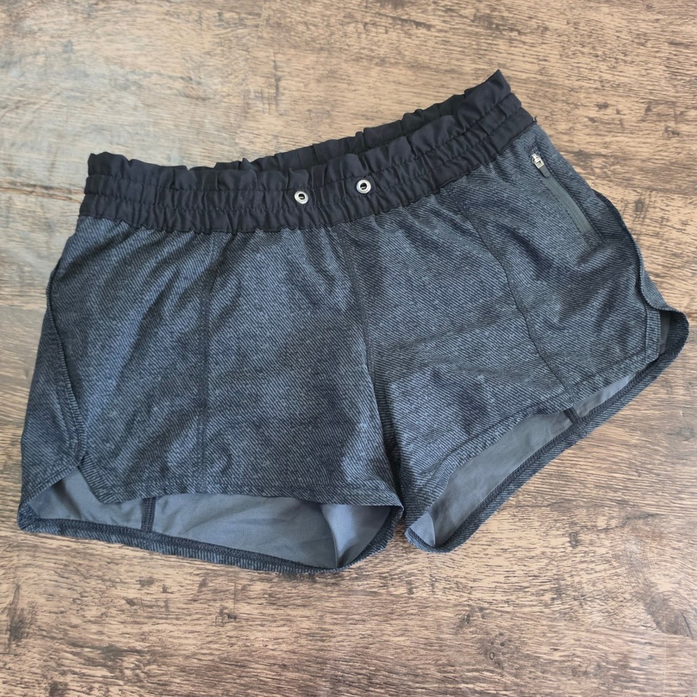 VUORI Clementine Running‎ Shorts Womens S Gray Micro Stripe Athletic Gym